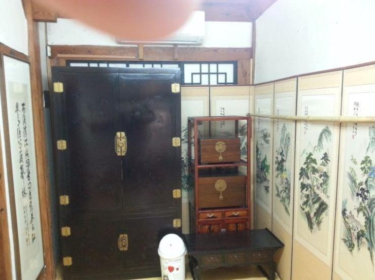 Goseong Choi Pilgan'S Old House Hotell Rum bild