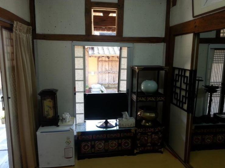 Goseong Choi Pilgan'S Old House Hotell Rum bild