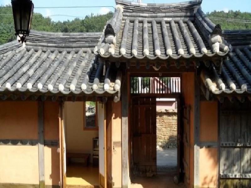 Goseong Choi Pilgan'S Old House Hotell Exteriör bild